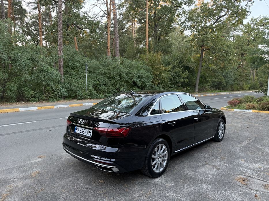 Audi A4 2020 рік