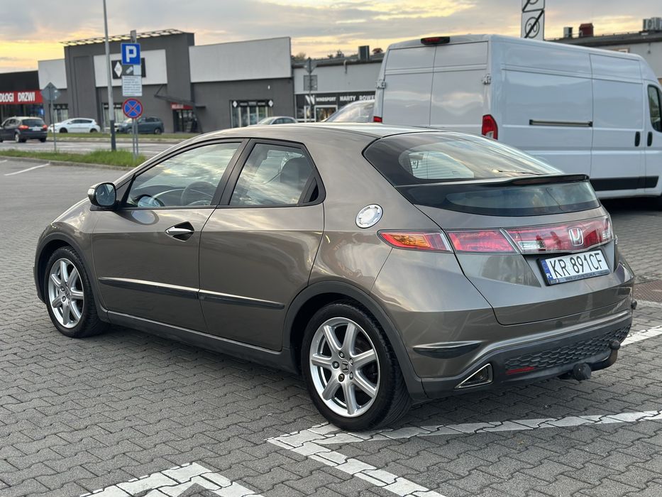 Honda Civic VIII UFO 1.8 Benzyna | 2007 | 195 tys km