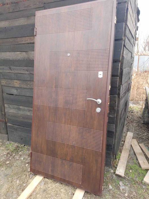 Продам вхідні двері