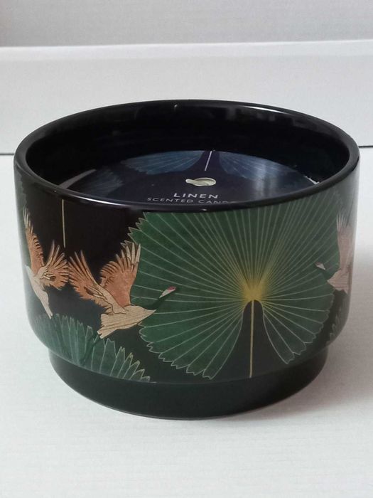 Ароматическая свеча Linen   в керамическом подсвечнике Журавли.Англия.