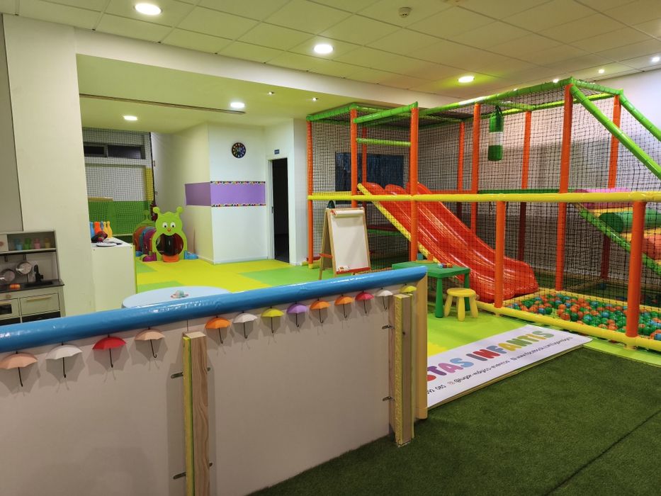 Playgroud semi-novo para venda