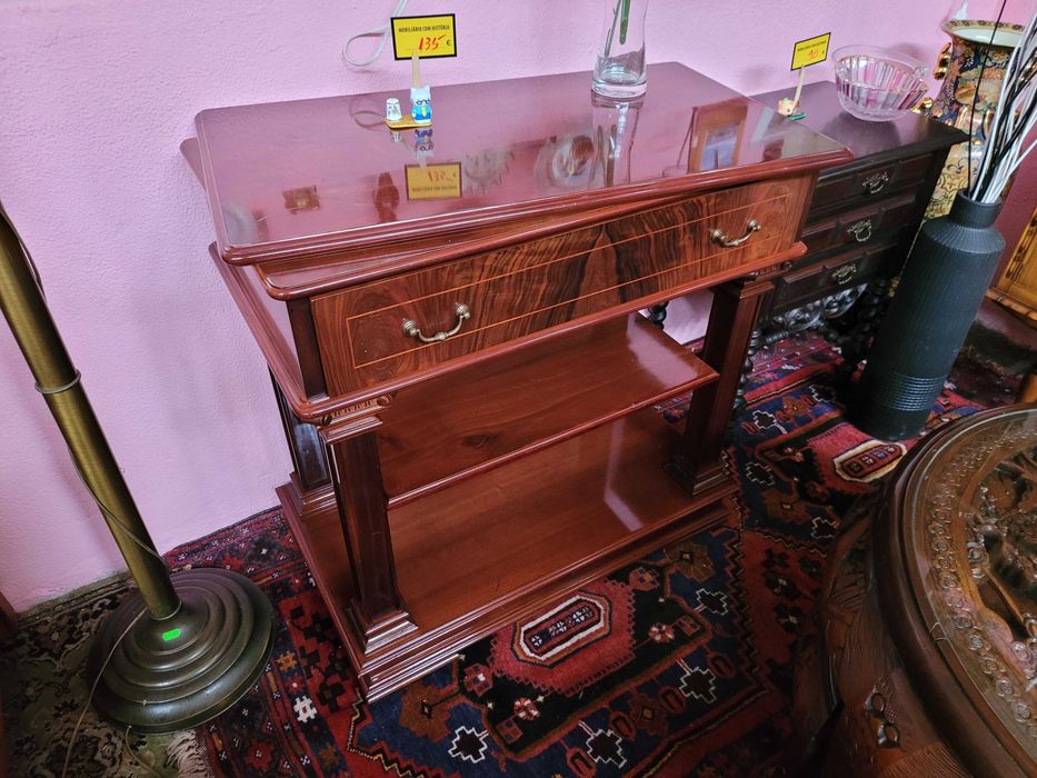 Móvel de apoio com tampo rotativo e prateleira deslizante - Mui