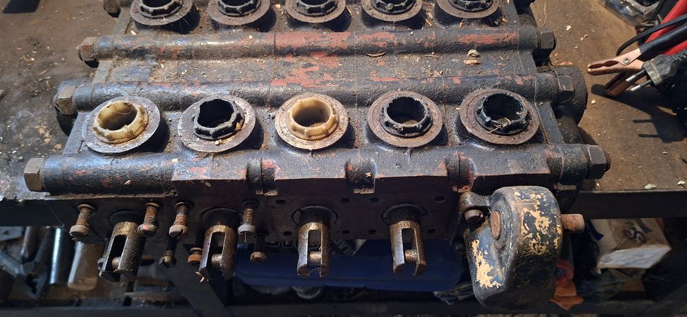 Rozdzielacz hydrauliczny 5 sekcji Koparka ostrówek jcb cat nowy