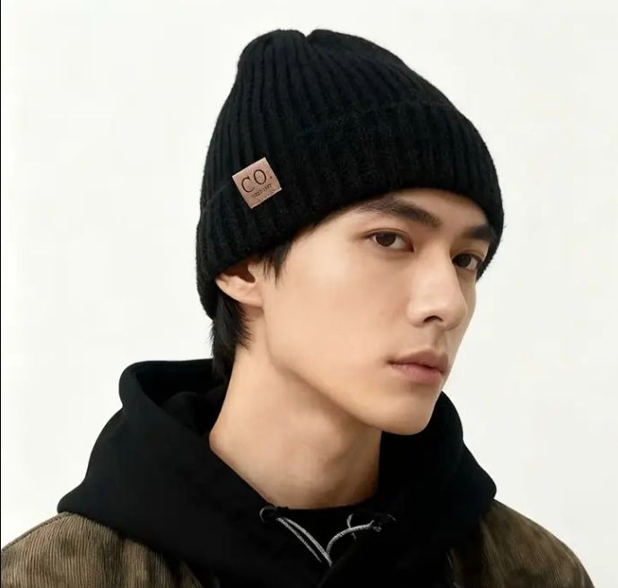 Теплі чоловічі шапки на хутрі та комплекти