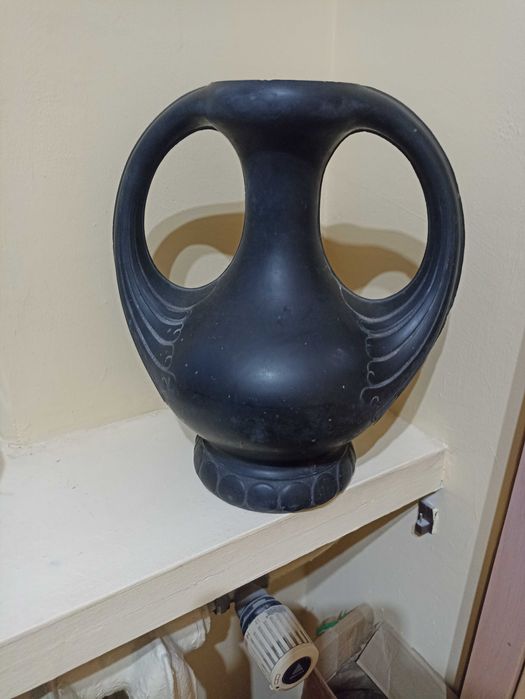 Secesyjny dzban w forme amfory z lavinitu lata 1923-36 Włocławek