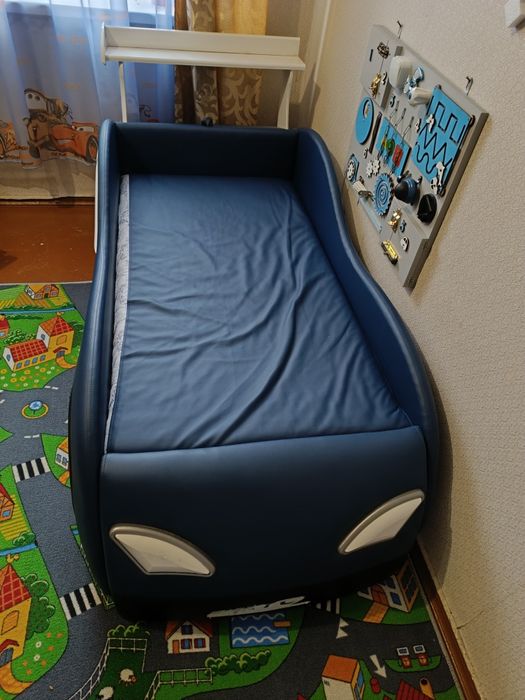 Дитяче ліжечко для хлопчика