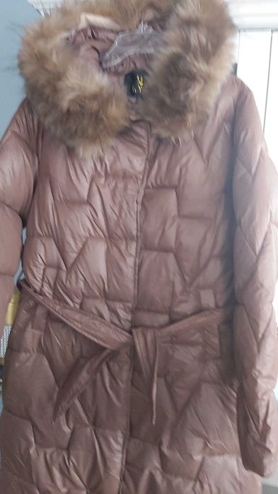 Kurtka płaszczyk pikowany puchowy  kaptur futerko jenot