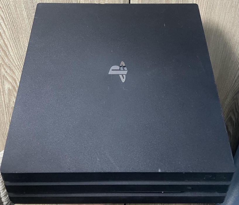 Продам, Плейстейшн 4 Про, 1тб без комплекта