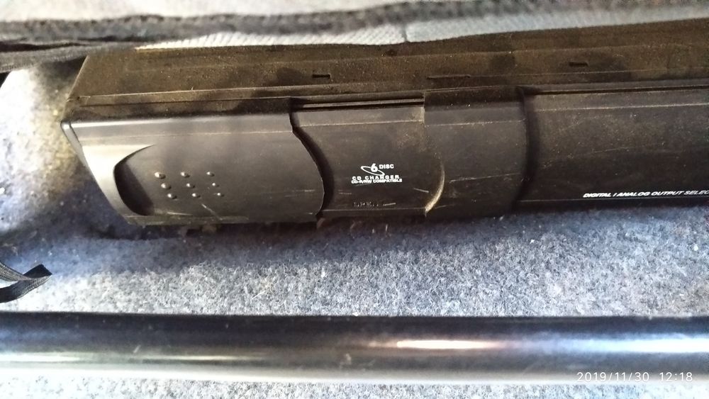 Продам CD-Changer фирмы "VDO" на 6 компакт дисков идеальное состояние.