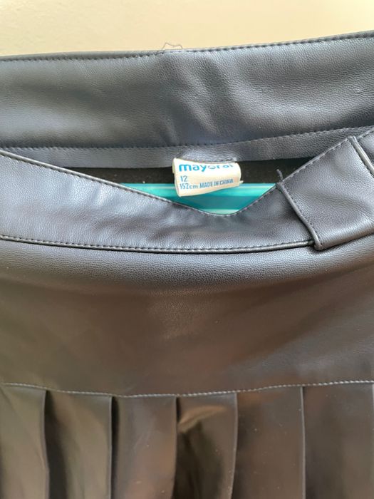 Saia com efeito de pele + Camisola de malha fina. Entre 8 e 10 anos