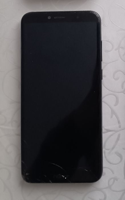 Honor 7C — повністю робочий, є тріщини на склі