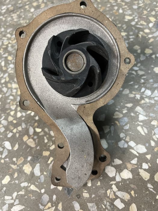 Помпа VW  T3, Passat B3...