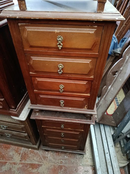 Lote de 17 Mesinhas de cabeceira para restauro.