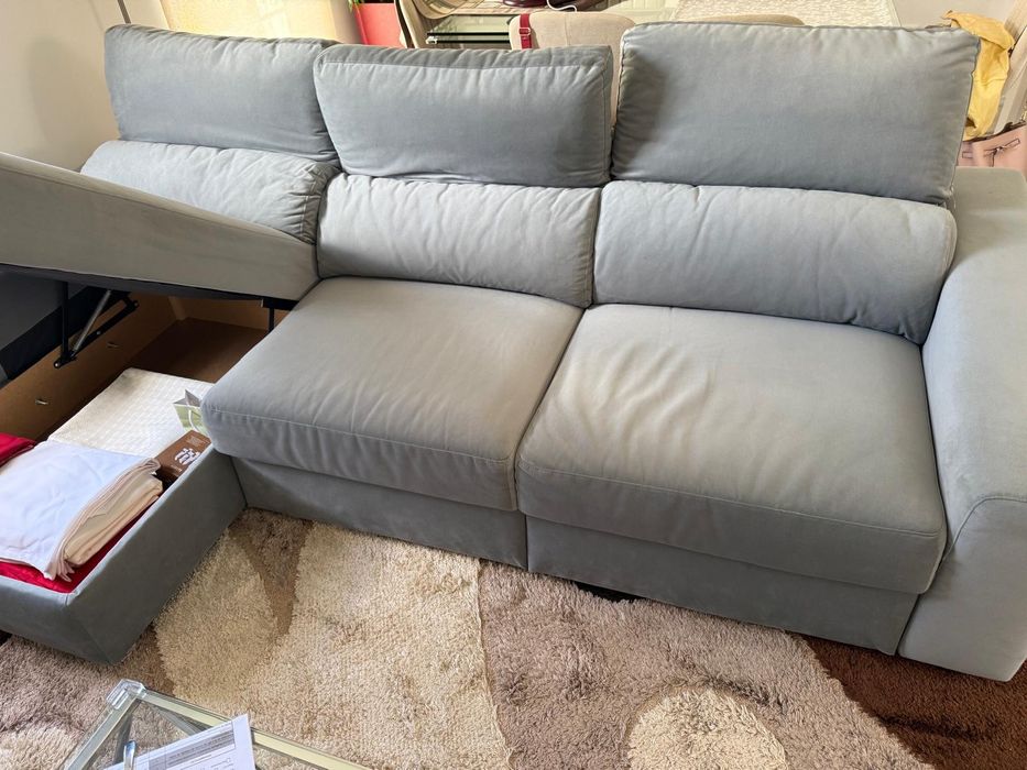 Sofá cama com muito pouco uso