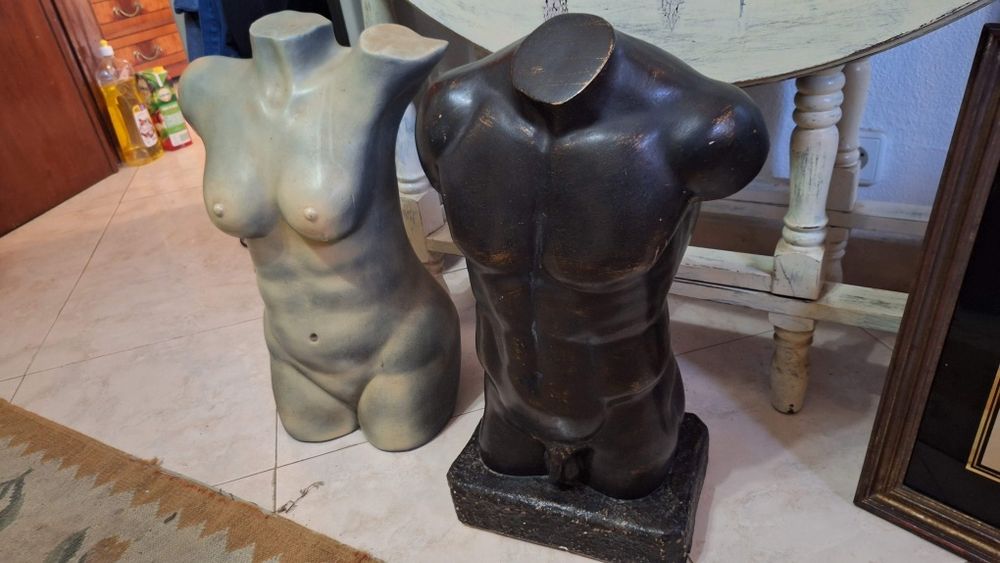 Busto homem em preto