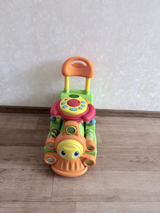 Машина chicco для дитини