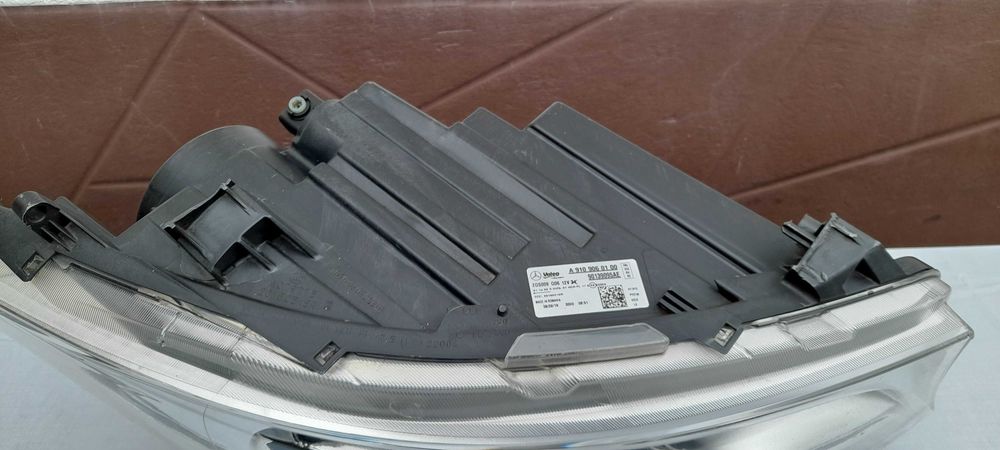 Lampa przednia - prawa  Mercedes Sprinter  A 910