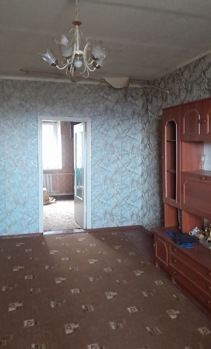 Кошманівка. Продаж окремого, добротного будинку з комунікаціями.
