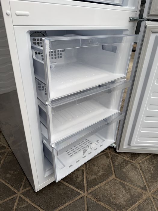 Холодильник сухоі заморозки Blomberg KNM4760N