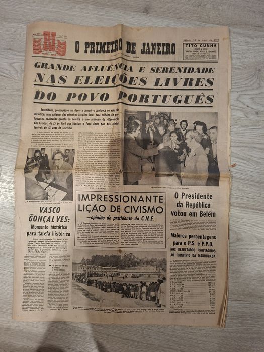 Jornais 26 abril e 5 maio 1974