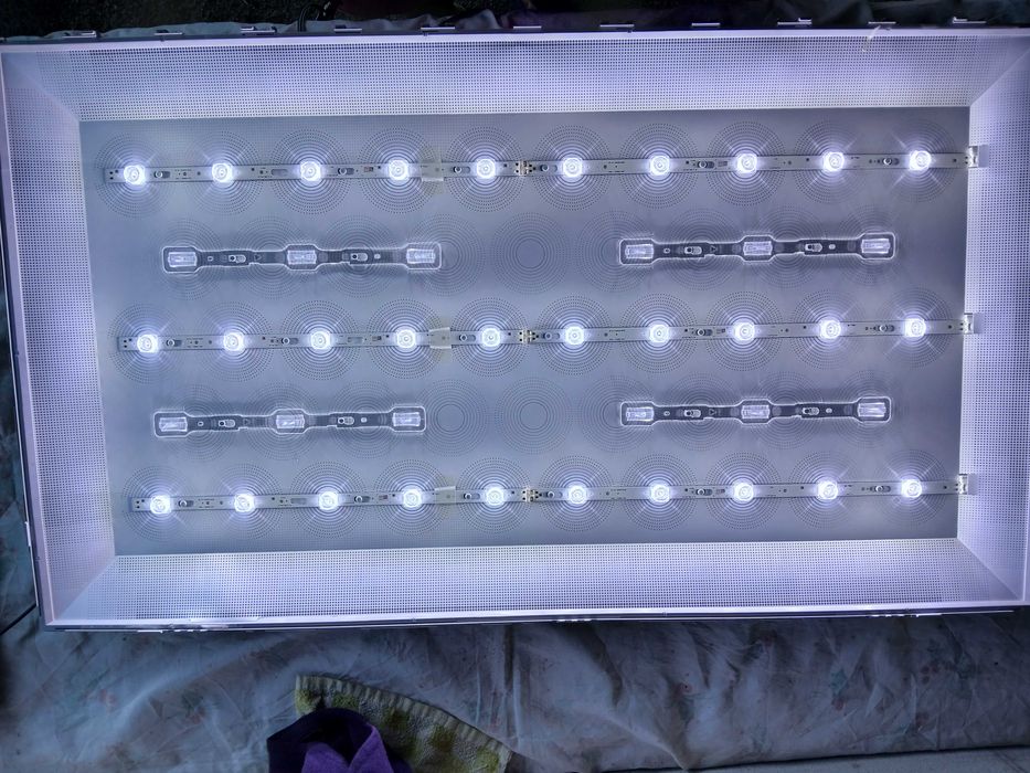 PEÇAS - TV LED 43" - Samsung UE43TU7025K - com Ecrã Danificado!!!
