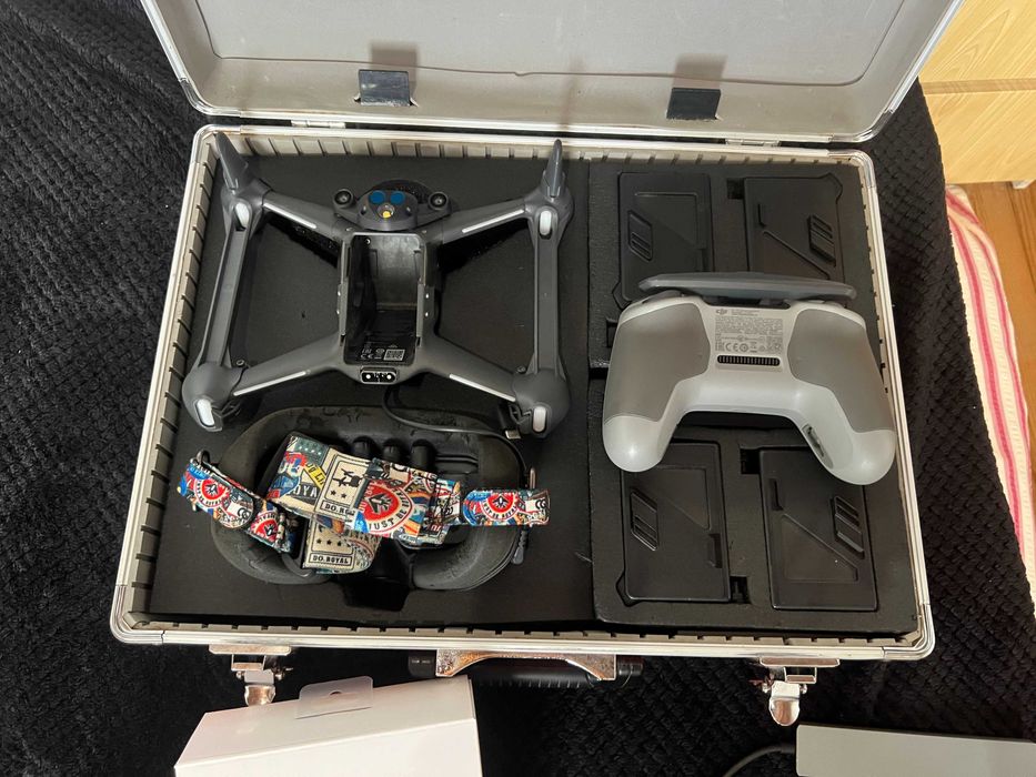 DJI DPV + 2 flymore kits + maleta rígida, 2 comandos e outros extras.