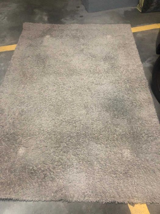 Carpete de sala de cor bege