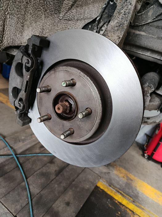 Regeneracja tarcz hamulcowych przetaczanie/toczenie