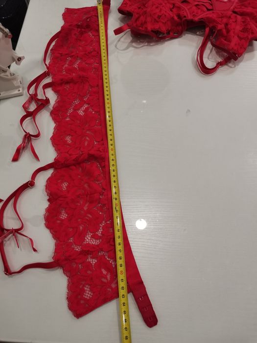 Комплект белья лифчик стринги бикини пояс чулки