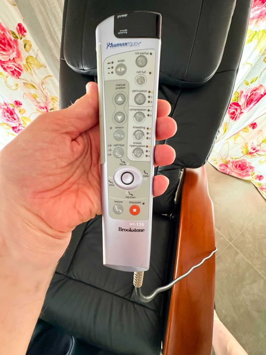 Cadeira de massagem HT136 Robotic Massage® da Interactive Health®.