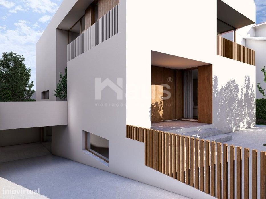 Moradia de luxo T4 com piscina em construção junto ao Parque Munici...