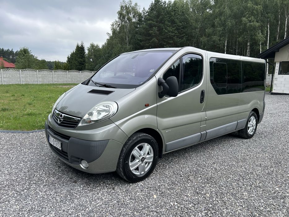 Wnajem auta Opel Vivaro Long 9 osobowy