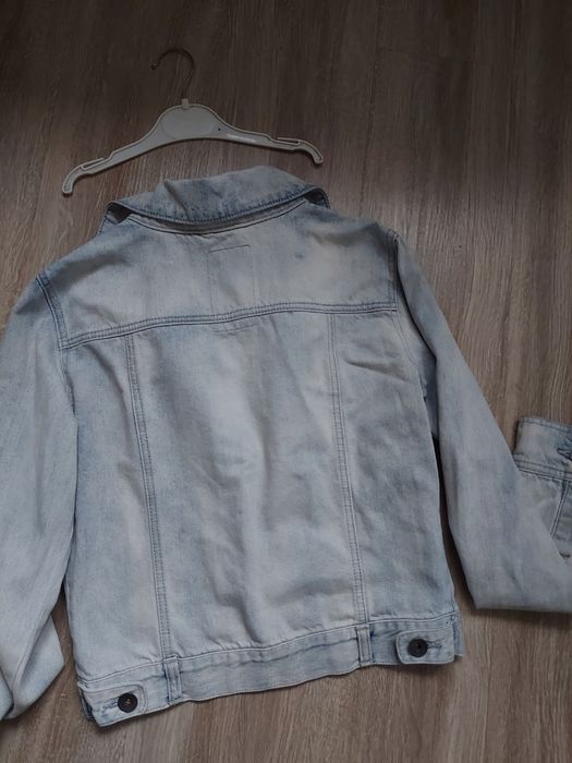 Джинсова курточка на молнії!! Розмір S-M..