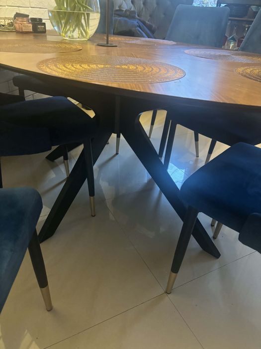 Stół z krzesłami. Super cena.