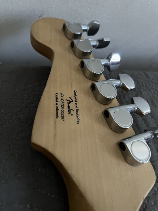 Guitarra Squier ler descrição