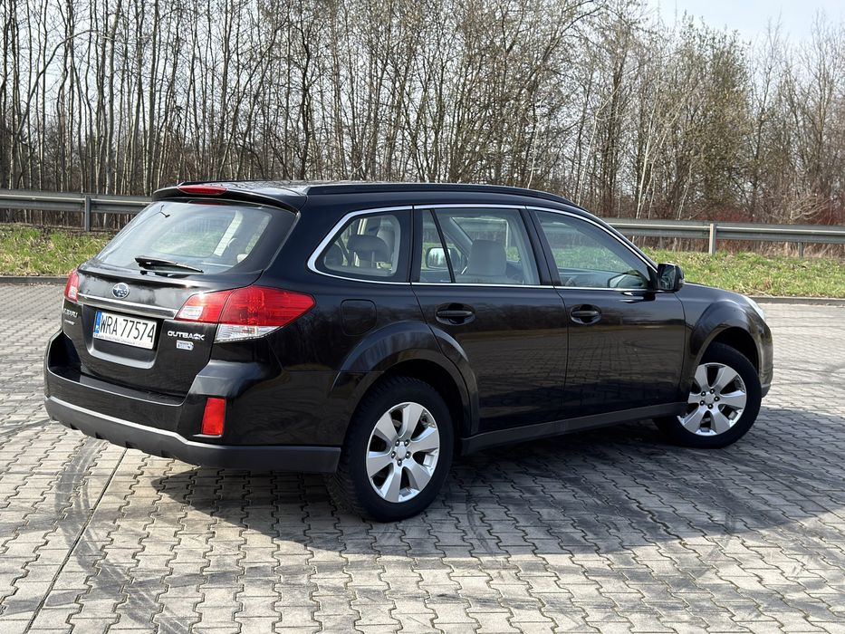 Subaru Legacy Outback 2011