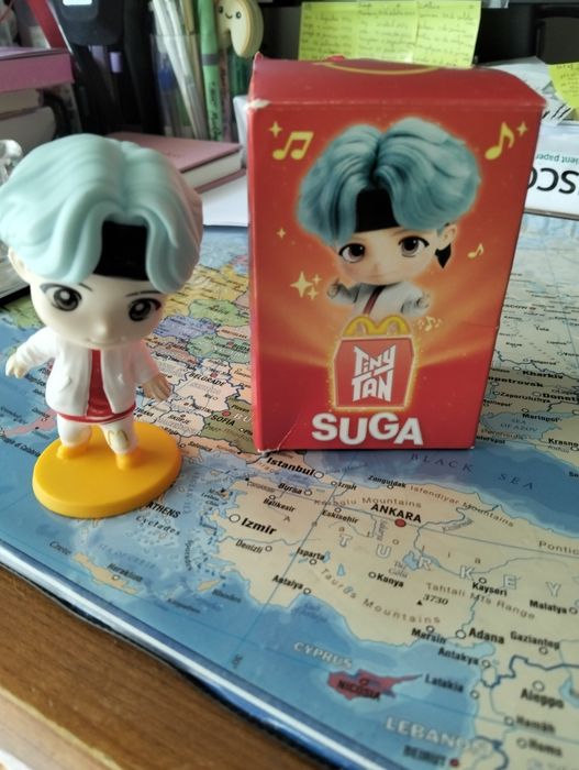 Boneco do BTS  do McDonald's