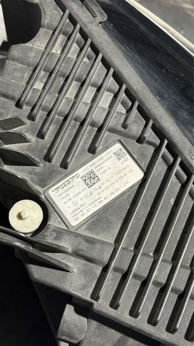 Otica Volvo XC60 2017 a 2021