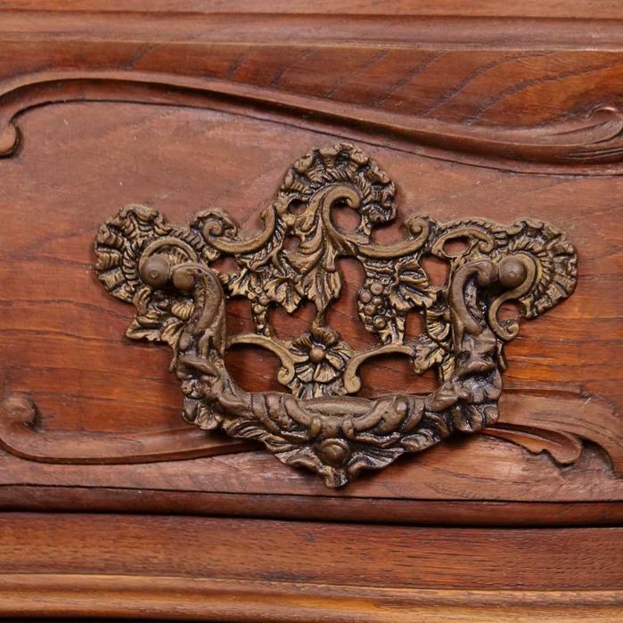 Cómoda ao estilo D. João V em madeira maciça