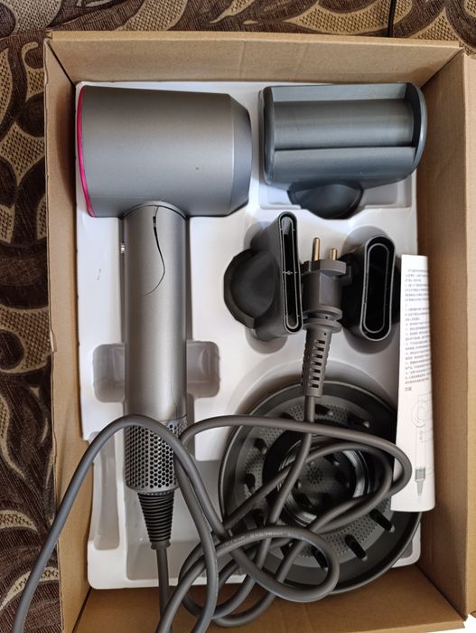 Фен в комплекті з насадками в ремонт