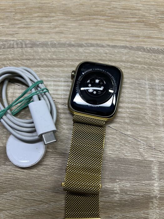 Apple Watch 8 45mm series stainless gold