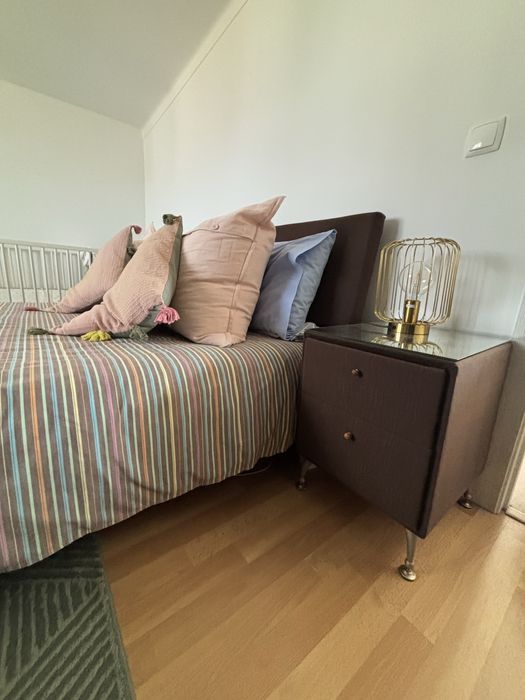 Cama grande com colchão