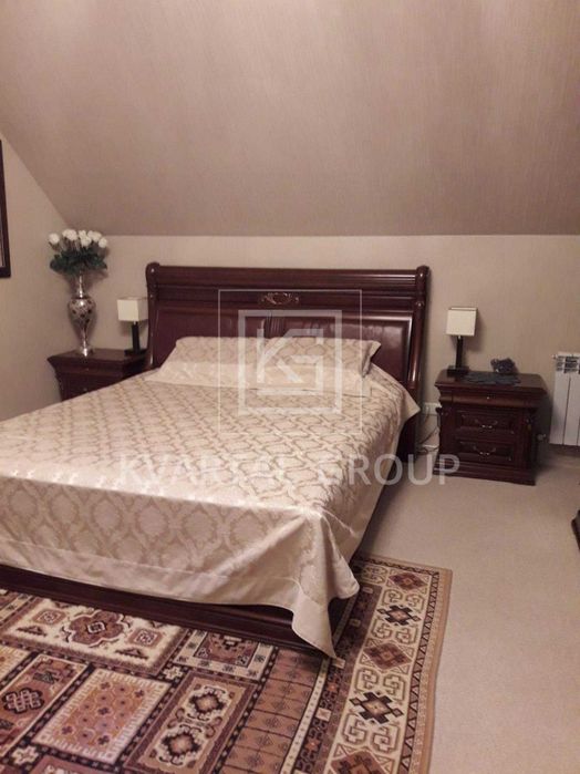 Будинок з ремонтом і ландшафтним дизайном у тихому районі!