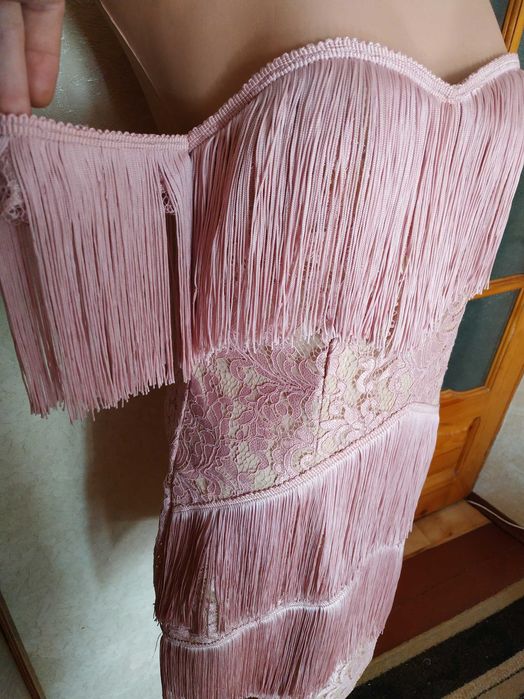 Пыльно-розовое кружевное облегающее платье с бахромой для девочек 38 р