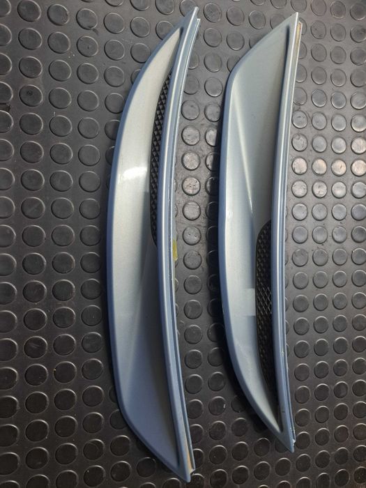 Listwa pod lampę LEWA Ford Kuga Mk1 kolor M8