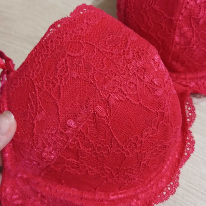 Новий бюстгалтер ліф