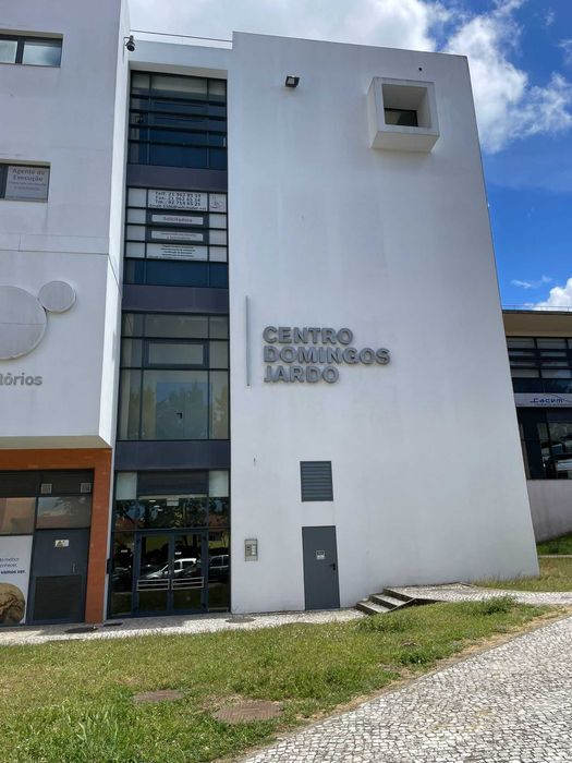 Escritório Amplo para Arrendar | Centro Domingos Jardo – Agualva Cacém