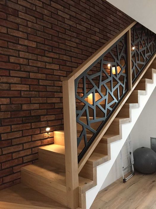 SCHODY  drewniane , stalowe , dębowe , jesionowe .