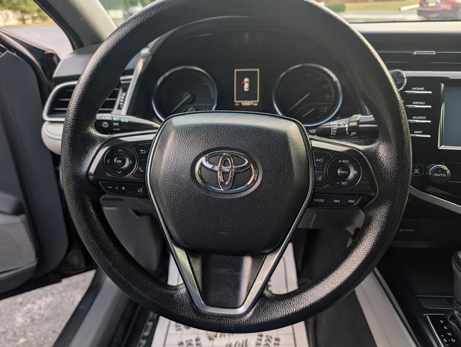 Toyota Camry hyb      2019