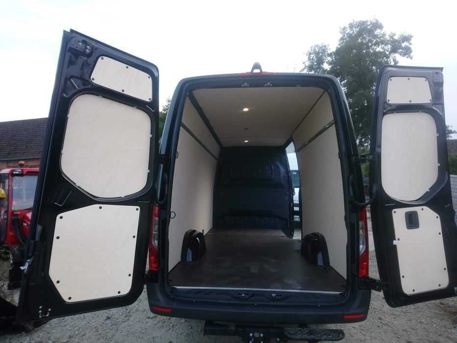 Mercedes Sprinter 907-Zabudowa przestrzeni ładunkowej busa